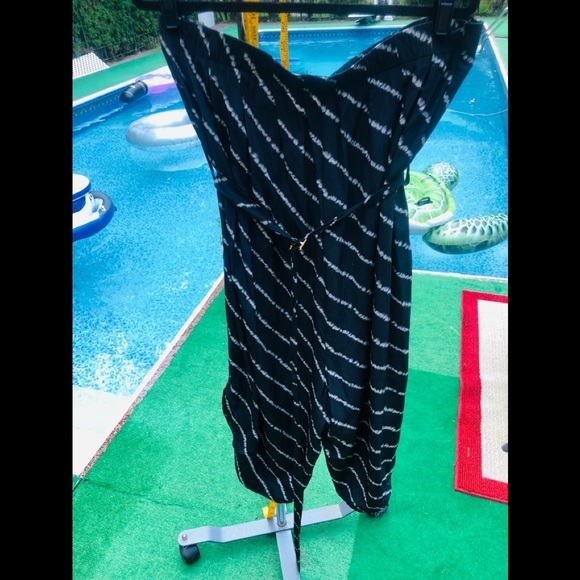 BCBG MAXAZRIA large black & white silky romper sleeveless belted asymmetric hem - Picture 1 of 16